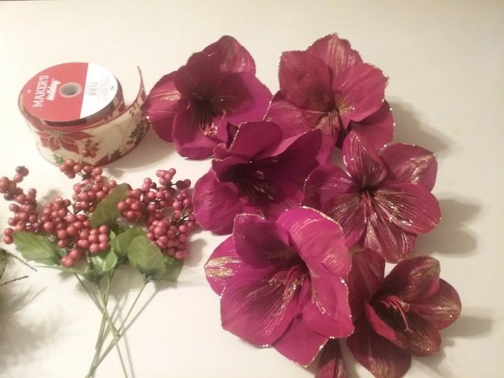 corona de navidad de flor de pascua y centro de mesa, Algunos de los materiales que utilic