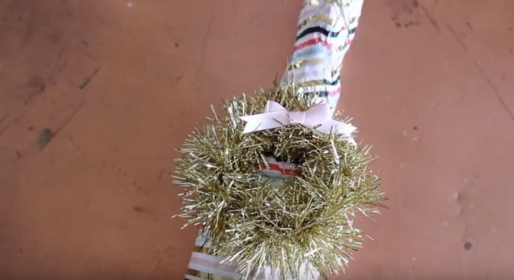easy way to wrap your wine this holiday season