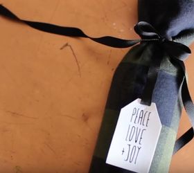 2 Ways to Wrap Wine With a T-Shirt