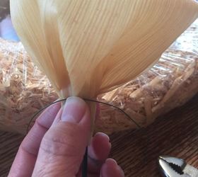 How To Craft A Rustic Corn Husk Wreath With Deer Antlers | Hometalk