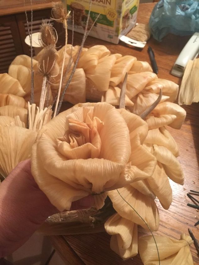 coroa de folhas de milho com chifres de veado