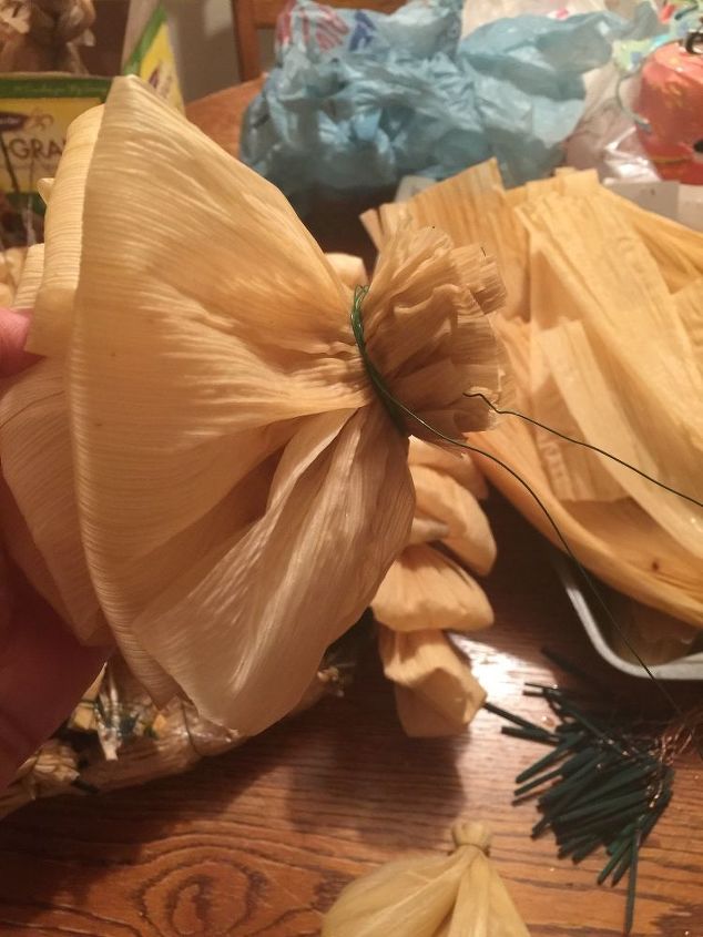 coroa de folhas de milho com chifres de veado