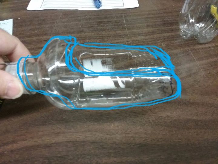 cuchara hecha con una botella de agua de plstico