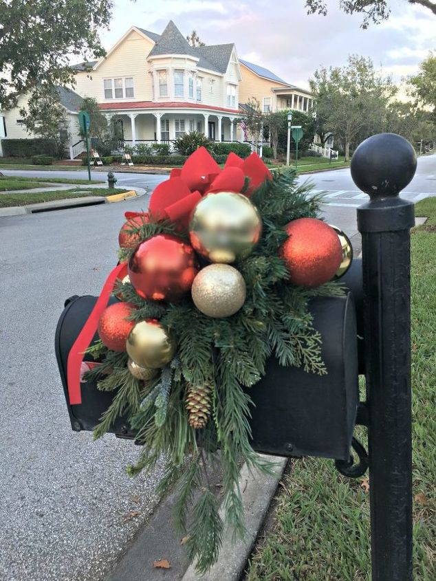 decorate your mailbox for christmas