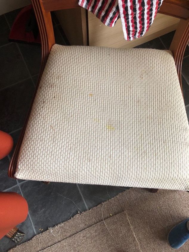 q how to clean the top of chair