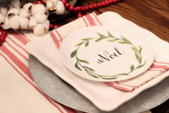 simple and cozy christmas tablescape
