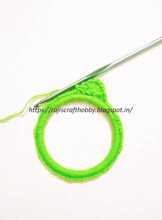 easy diy crochet wreath ornament