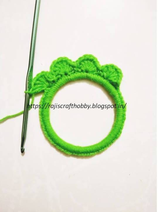 easy diy crochet wreath ornament