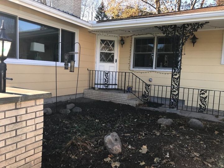 q looking for ideas for a small outside 14 x 20 spot in front of house