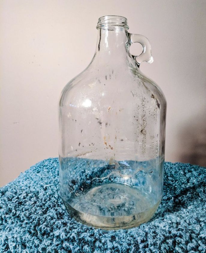 reutiliza una vieja jarra de vino con yute ombr y pintura