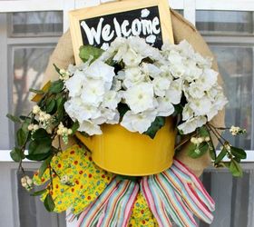 13 enjoyable burlap wreaths that ll make you smile when you see them, Welcome Guests With Chalkboard And Burlap