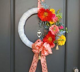 13 enjoyable burlap wreaths that ll make you smile when you see them, Wrap White Burlap With Flowers