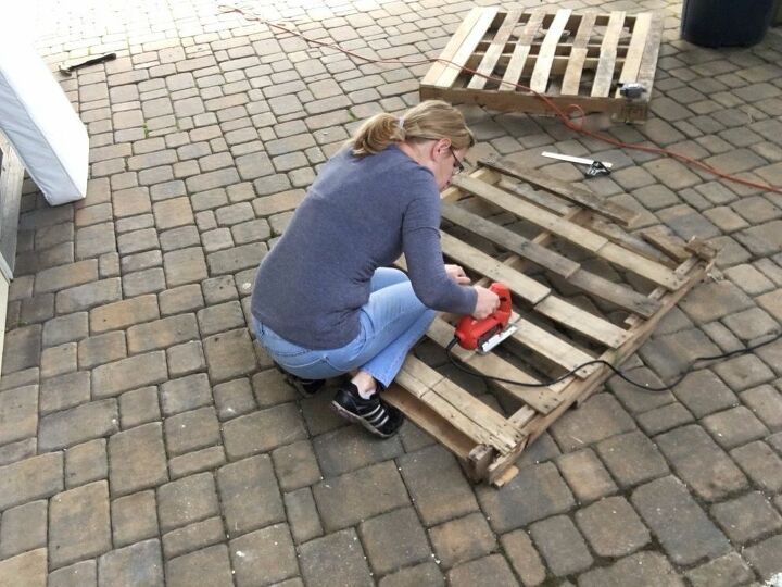 s 3 fantastic step by step ideas what to do with pallets, Step 2 Cut off the excess pallet