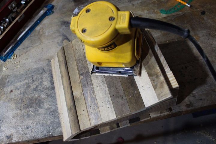 bluebird birdhouse made from pallets