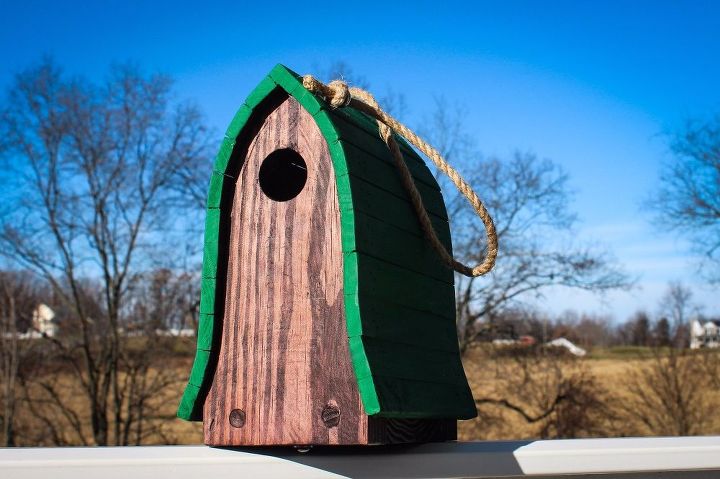 bluebird birdhouse hecho de paletas