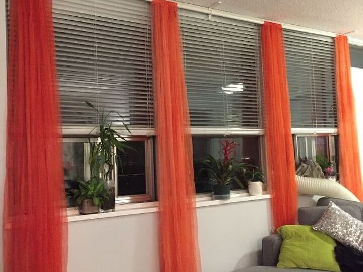 q should the lr curtain rod have a personality or should it be white