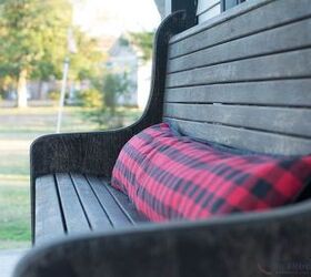 easy no sew diy bench pillow from a table runner