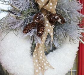 s make your home a winter wonderland with these stunning ideas, Beautiful Snow Themed Wreath