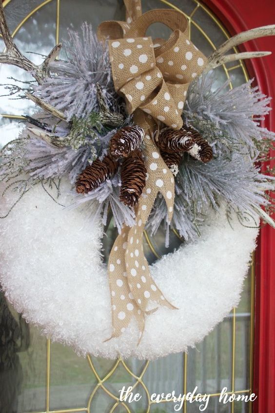 s make your home a winter wonderland with these stunning ideas, Beautiful Snow Themed Wreath