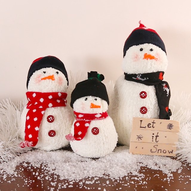 s make your home a winter wonderland with these stunning ideas, An Adorable Sock Snowmen Display