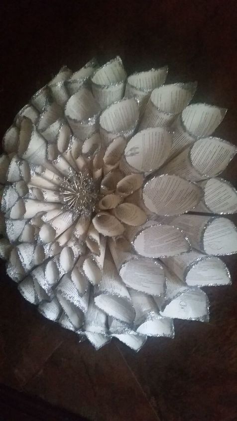 s make your home a winter wonderland with these stunning ideas, A Wintery Vintage Book Wreath