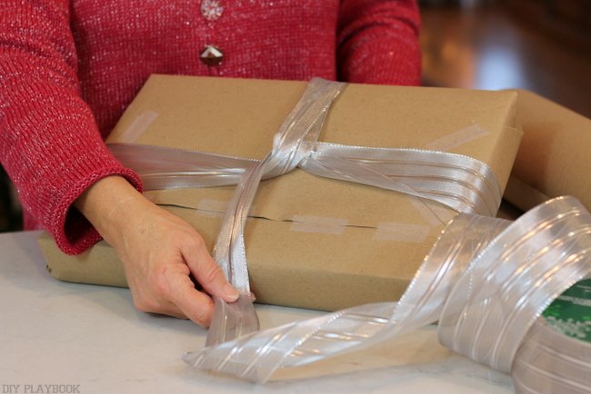 a maneira barata de amarrar o lao perfeito para seus presentes de natal