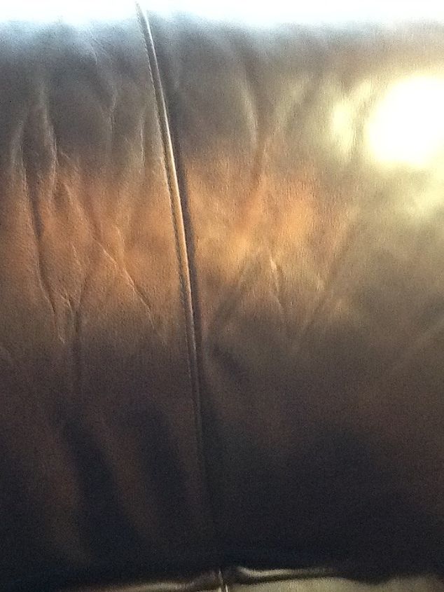 q light spot in very dark leather couch
