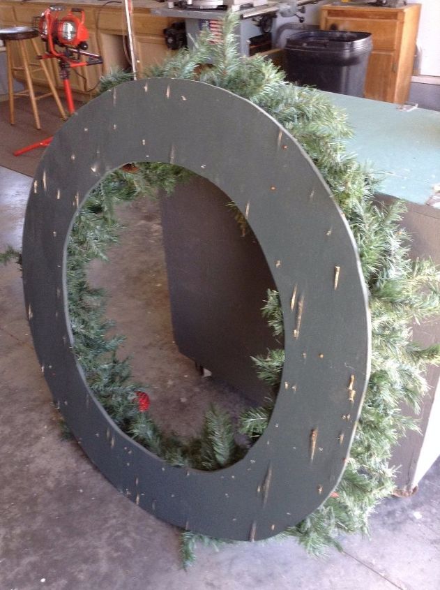 a giant christmas wreath, The backside of the plywood