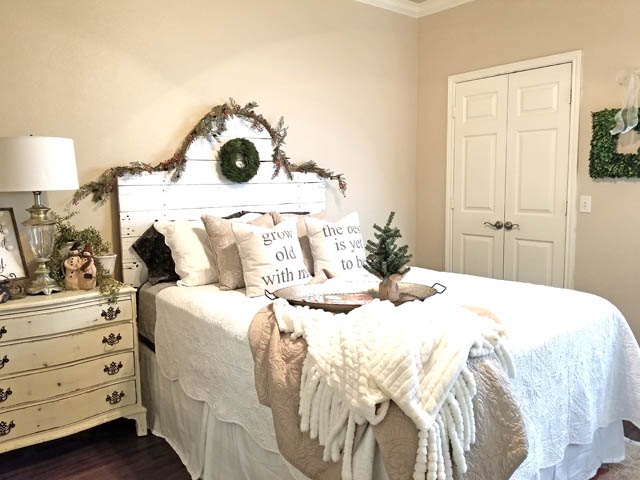 decorating a cozy christmas bedroom