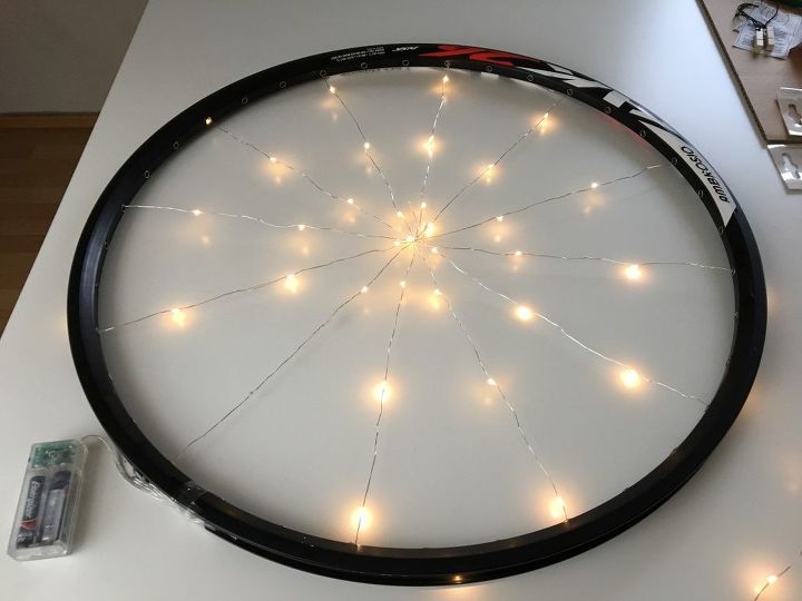 rueda de bicicleta reutilizada corona navidea