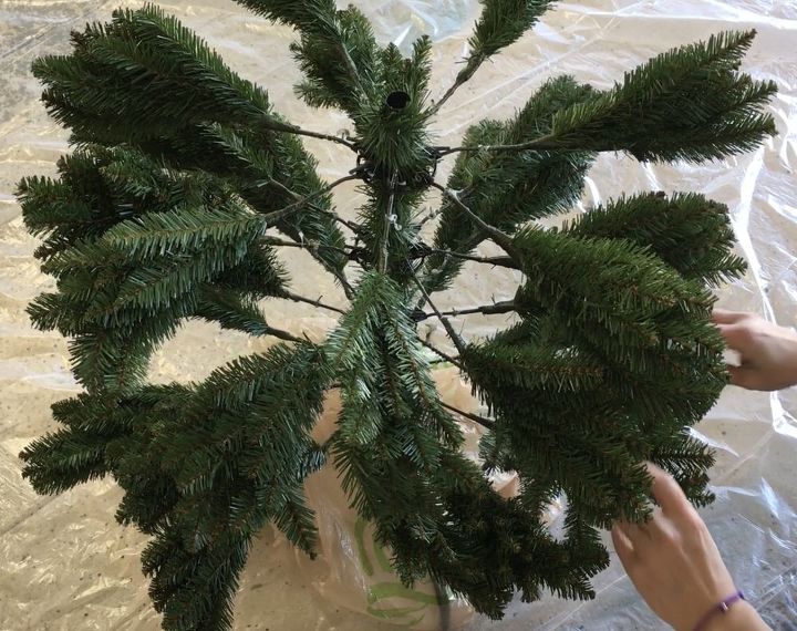 DIY Tips For Flocking Your Christmas Tree | Hometalk