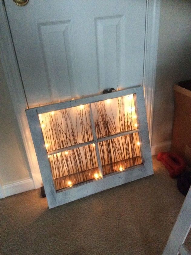 30 wonderful ways you can upcycle old windows, Repurpose it into a nightlight