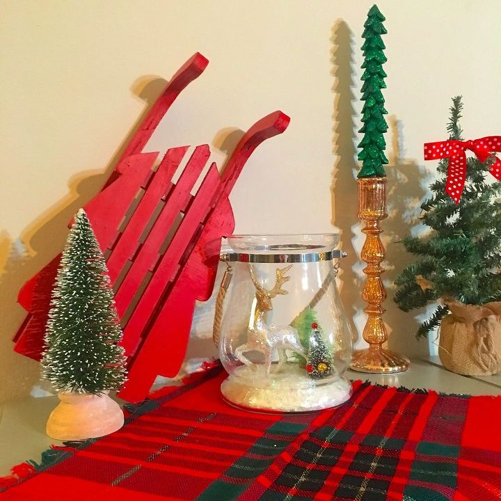 terrarios navideos y globos de nieve hechos con huracanes y clavos de cristal, Pantalla festiva de Navidad