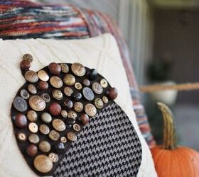 25 adorables ideas de almohadas que querrs copiar, Alinee los botones en una bellota