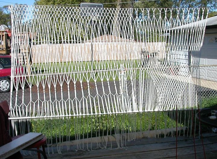 31 ways to get privacy inside and outside your home, Knot together a macrame wall