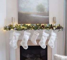 a beautiful stress free christmas mantel in under 30 minutes