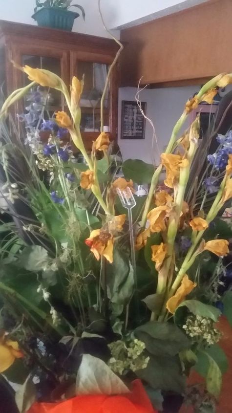 q how to dry keep flower arrangement