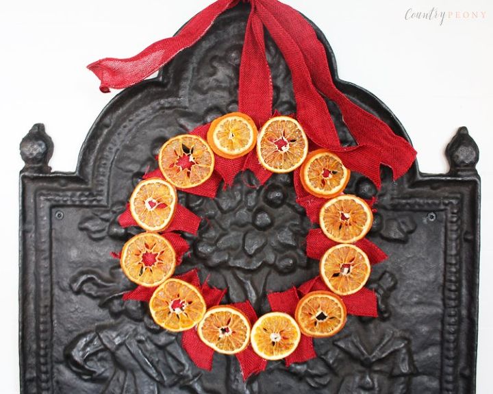 s 25 christmas wreath ideas you don t want to miss this year, Dried Clementine Christmas Wreath