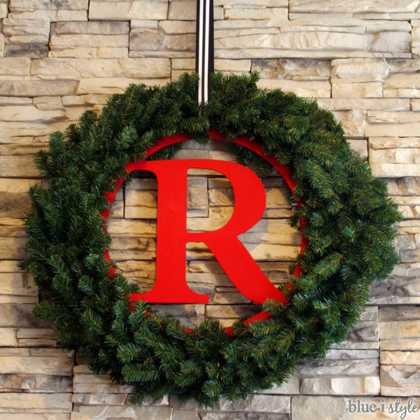 s 25 christmas wreath ideas you don t want to miss this year, Modern Monogram Wreath