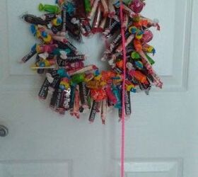 holiday candy wreath from shirt hanger
