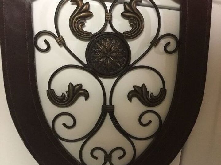 q i got this wall decor at thrift shop