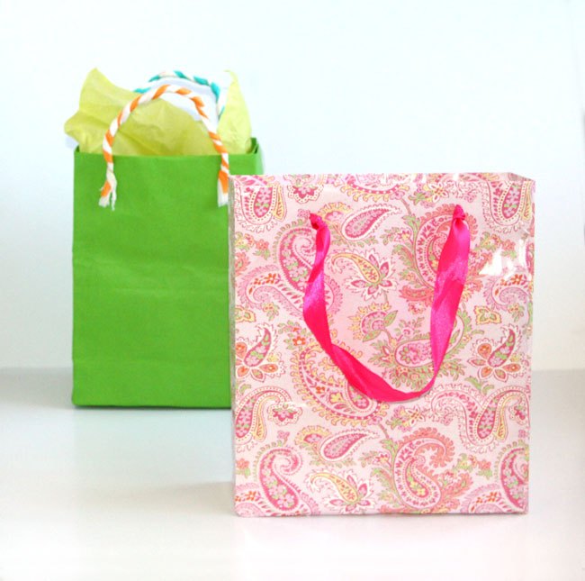 las maravillosas cosas que puedes hacer con papel, La forma m s r pida de hacer bolsas de regalo con cualquier papel