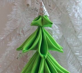 25 adorables ideas de adornos para que te sientas sper entusiasmado por la navidad, Doblar un rbol de Navidad con cinta