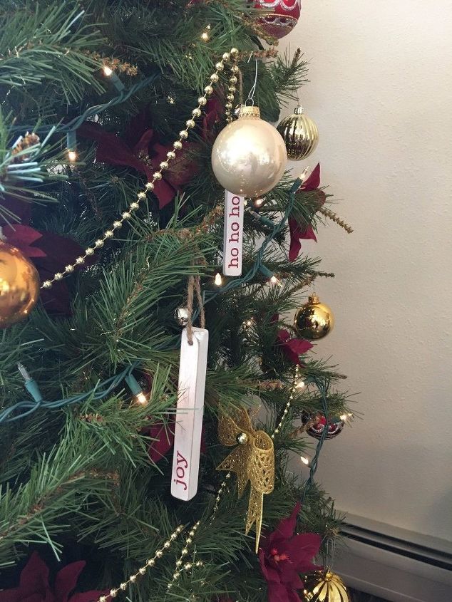 25 adorables ideas de adornos para que te sientas sper entusiasmado por la navidad, Hacer adornos r sticos de madera de desecho
