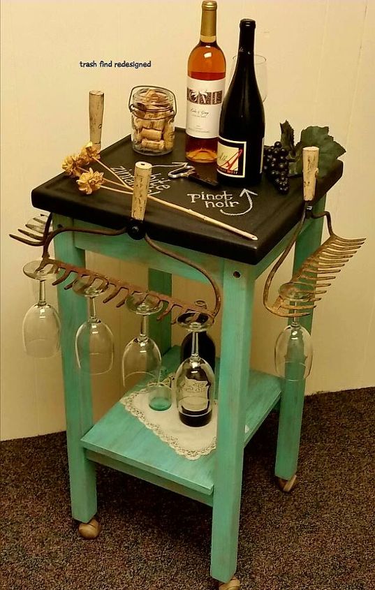 acostumbrarse en casa con una botella de vino entonces intente estos proyectos, Un carro de cocina se convierte en un bar de vinos rodante nico