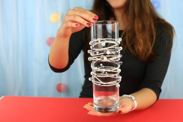 estas increbles ideas de jarrones dejarn a tus invitados boquiabiertos, DIY Jarr n de vidrio con cuerda y cuentas de decoraci n
