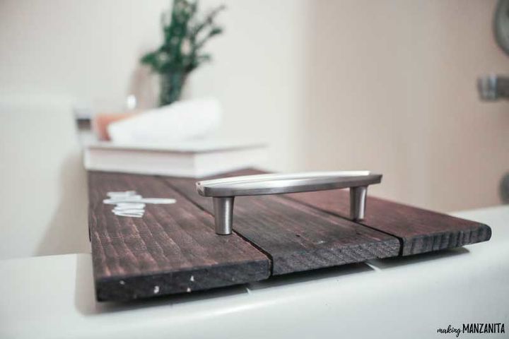 prateleira de madeira para a banheira