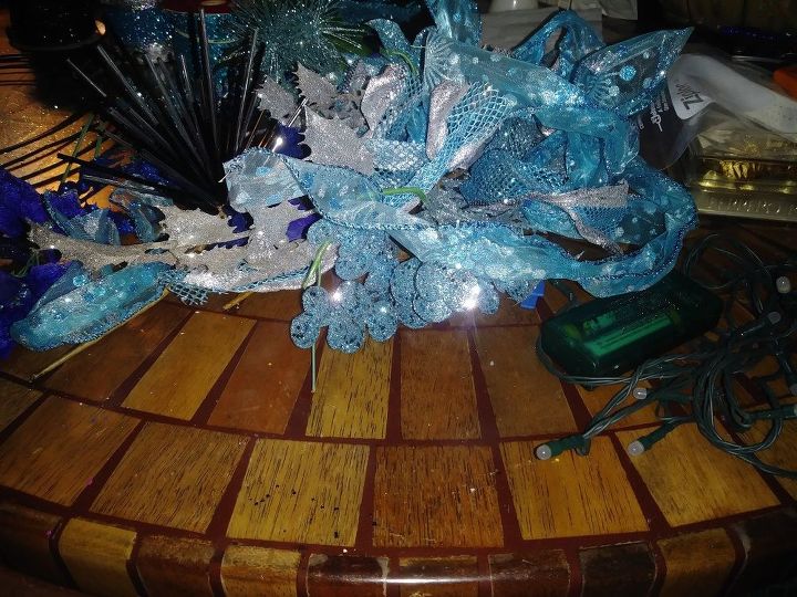 corona de navidad azul y negra