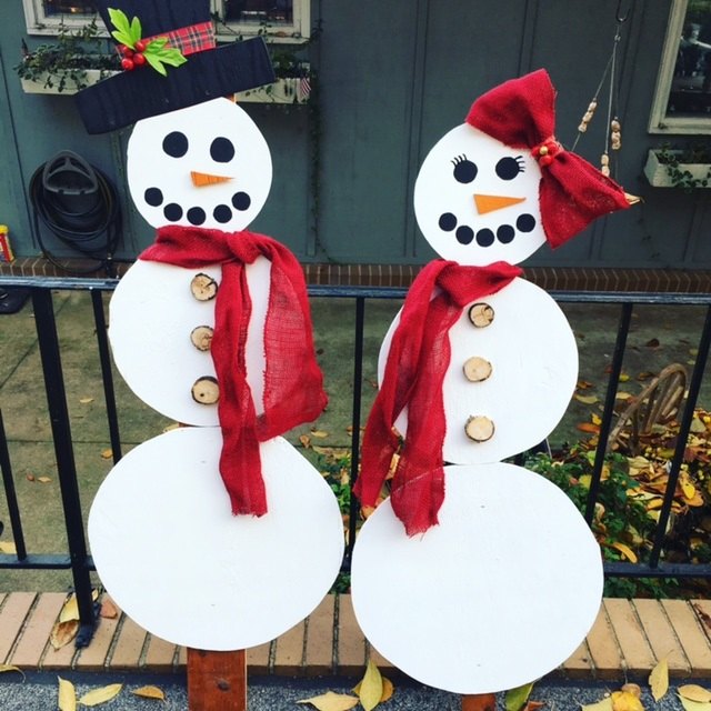 s 30 different ways to diy an adorable snowman this winter, Grab round objects to make Mr Mrs Snowman