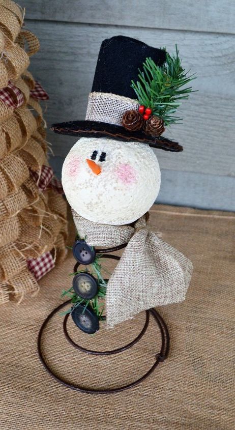 30 maneiras diferentes de fazer um adorvel boneco de neve neste inverno, Rusty The Old Bed Spring Snowman
